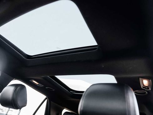 Used 2016 Ford Explorer XLT w/ Equipment Group 202A image 12