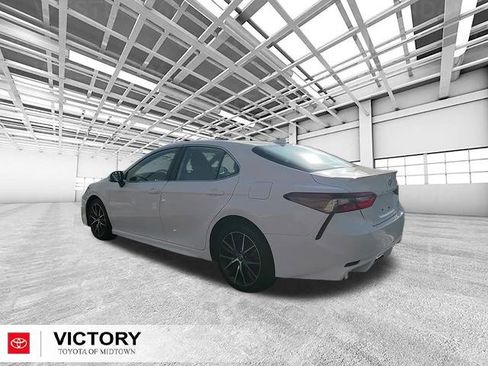 Used 2024 Toyota Camry SE image 4