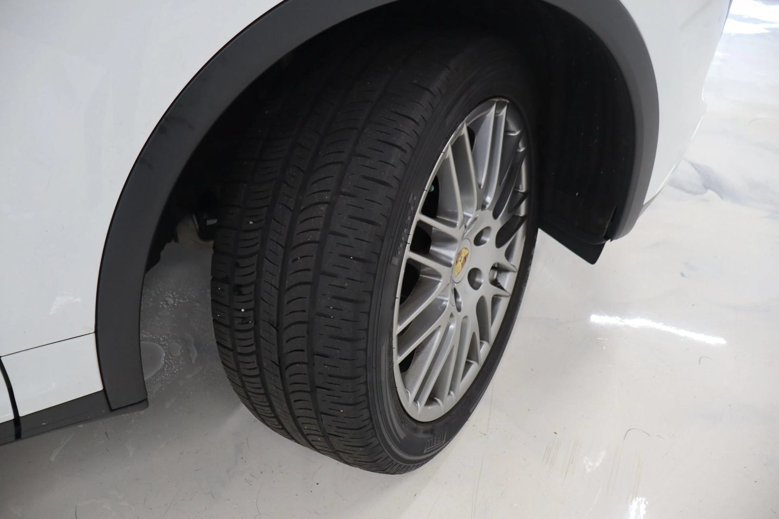 Used 2018 Porsche Cayenne AWD/4WD image 12