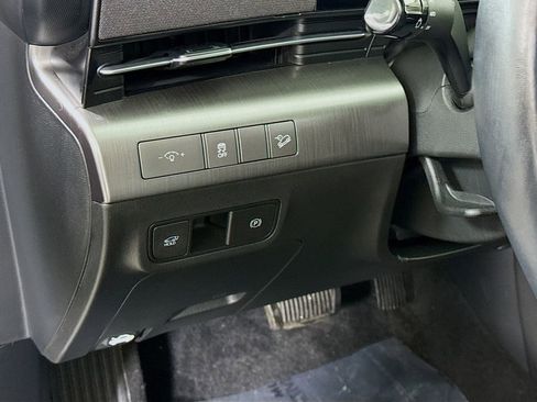 Certified 2025 Hyundai Kona Limited AWD/4WD image 22