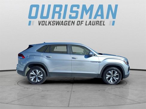 Used 2024 Volkswagen Atlas Cross Sport SE image 2