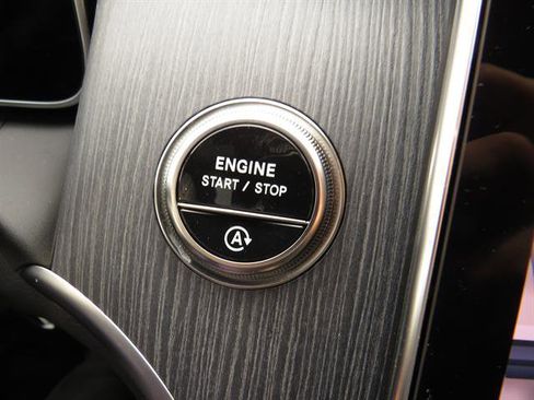 Used 2025 Mercedes-Benz GLC 300 4MATIC image 14