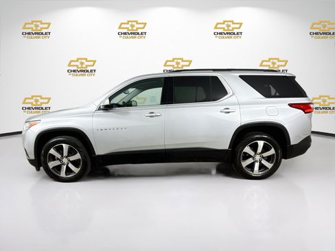Used 2021 Chevrolet Traverse LT w/ LT Premium Package AWD/4WD image 5