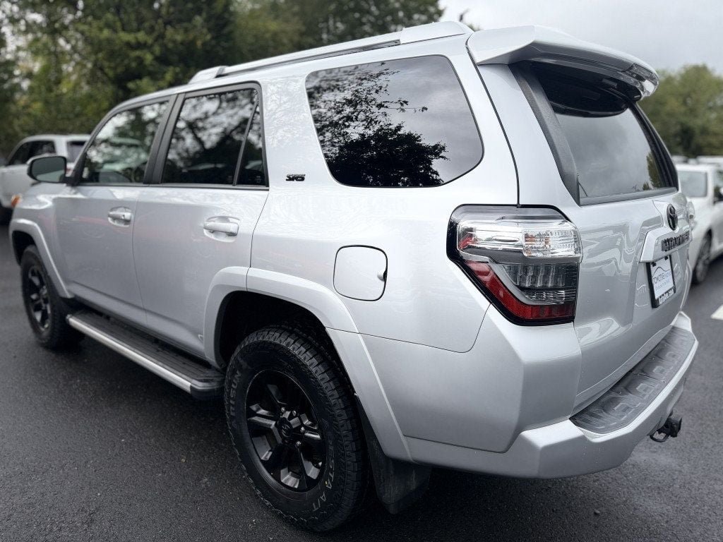 Used 2018 Toyota 4Runner SR5 AWD/4WD image 7
