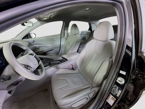 Used 2024 Hyundai Elantra SEL image 13