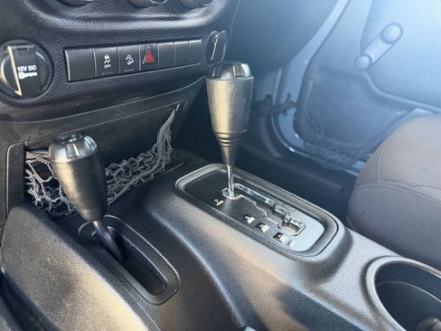 Used 2015 Jeep Wrangler Sport AWD/4WD image 15