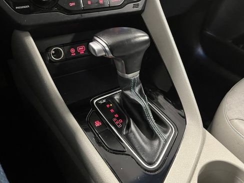Used 2018 Kia Niro EX FWD image 25