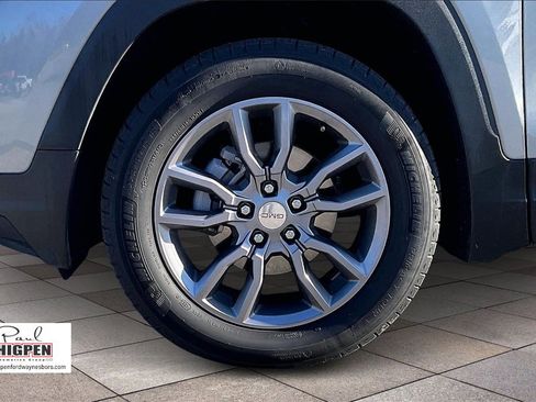 Used 2024 GMC Terrain SLT image 9