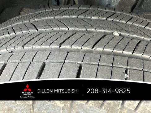 Used 2025 Toyota RAV4 XLE AWD/4WD image 16