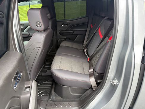 Used 2025 Chevrolet Colorado Z71 AWD/4WD image 36