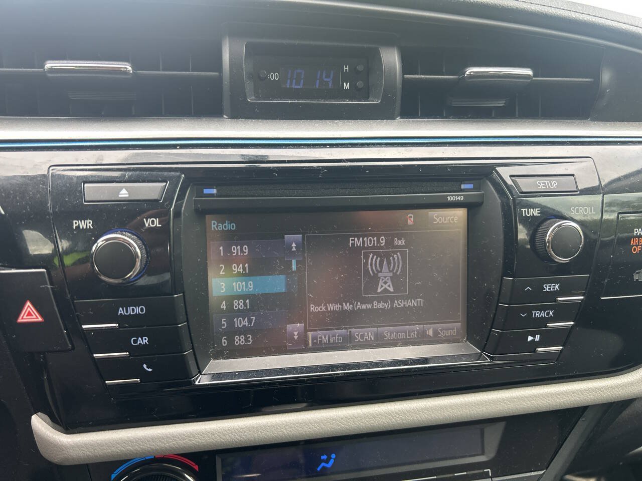 Used 2014 Toyota Corolla LE FWD image 23