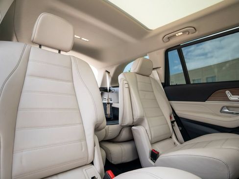Used 2024 Mercedes-Benz GLS 450 4MATIC image 41