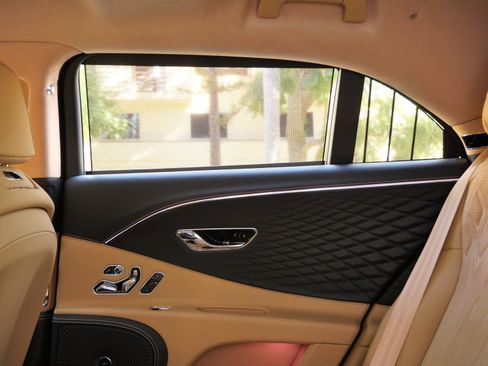 Used 2026 Bentley Flying Spur Azure AWD/4WD image 23