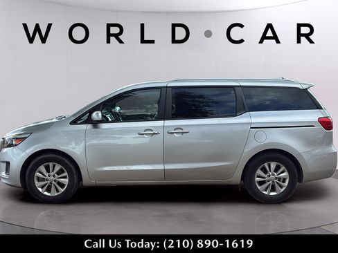 Used 2017 Kia Sedona LX w/ LX Essentials Premium Package FWD image 12