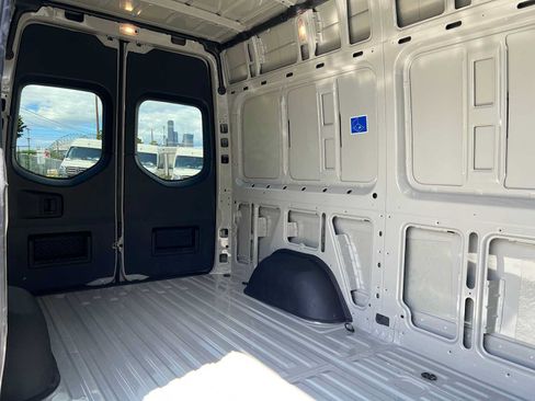 Used 2026 Mercedes-Benz Sprinter 2500 image 14