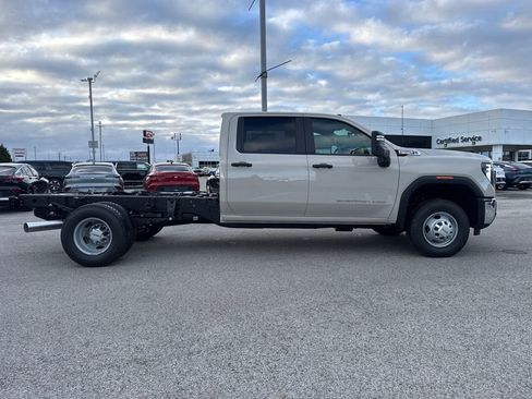 New 2026 GMC Sierra 3500 Pro w/ Convenience Package image 7