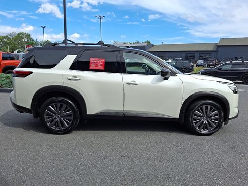 Certified 2023 Nissan Pathfinder SL w/ SL Premium Package AWD/4WD image 9