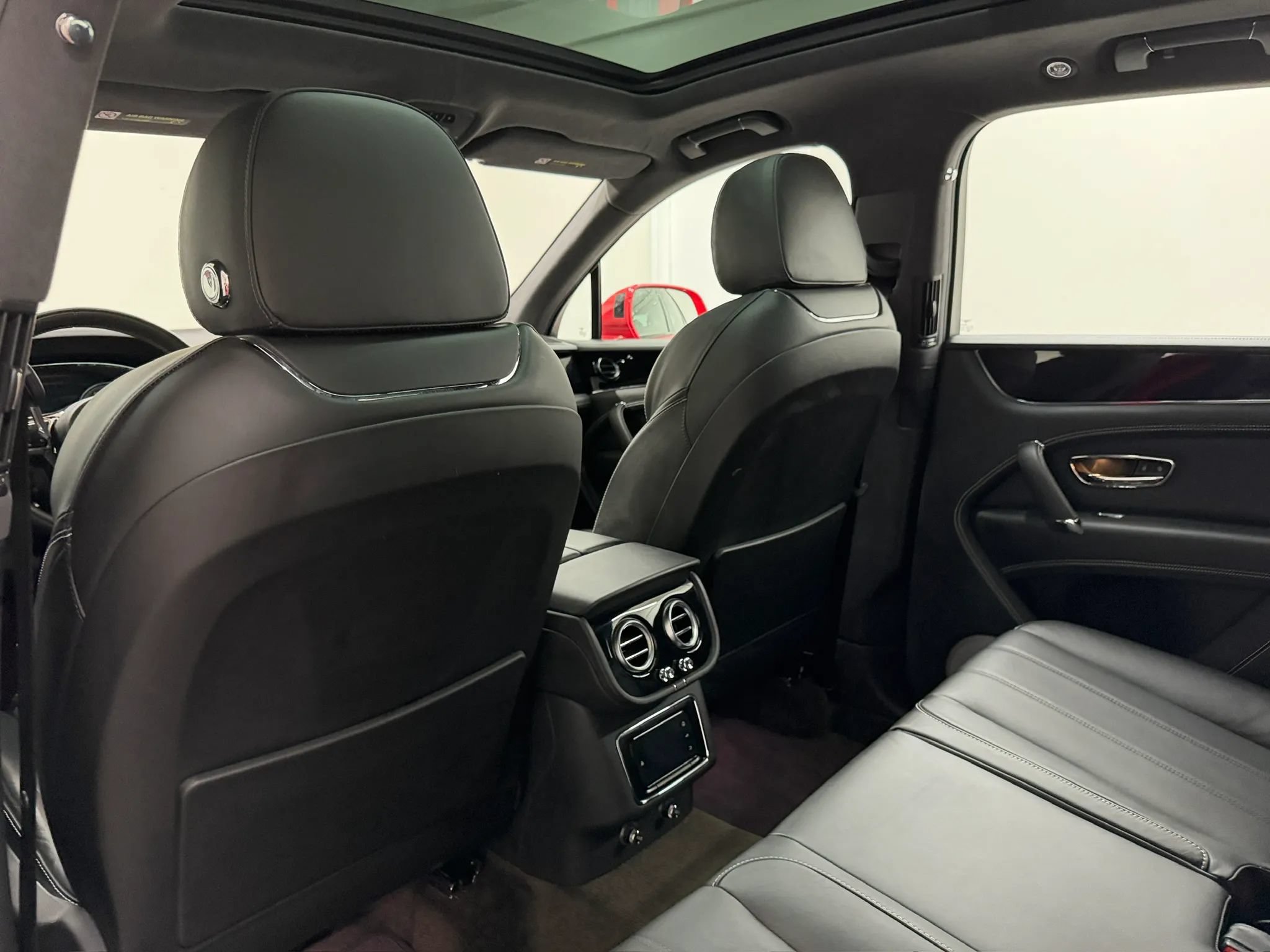Used 2019 Bentley Bentayga AWD/4WD image 63