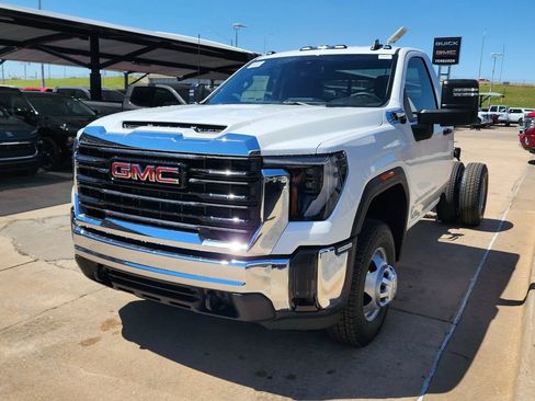 New 2026 GMC Sierra 3500 Pro AWD/4WD image 7