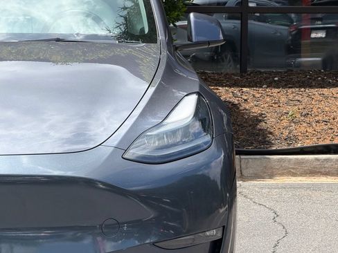 Used 2023 Tesla Model Y Long Range AWD/4WD image 5