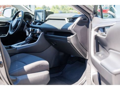 Used 2021 Toyota RAV4 LE AWD/4WD image 10