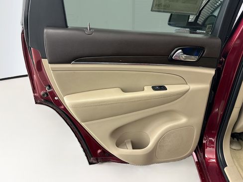 Used 2020 Jeep Grand Cherokee Overland image 28