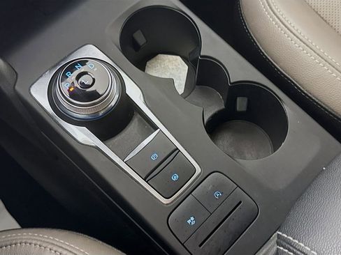 Used 2020 Ford Escape SE image 19