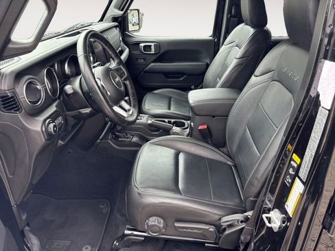 Used 2021 Jeep Wrangler Unlimited Sahara w/ Uconnect 4C Nav & Sound Group AWD/4WD image 9