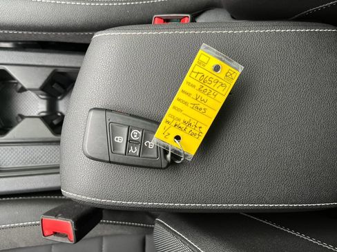 Certified 2024 Volkswagen Taos SE image 20