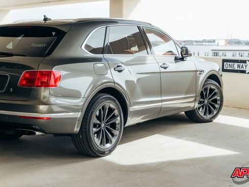 Used 2017 Bentley Bentayga image 65