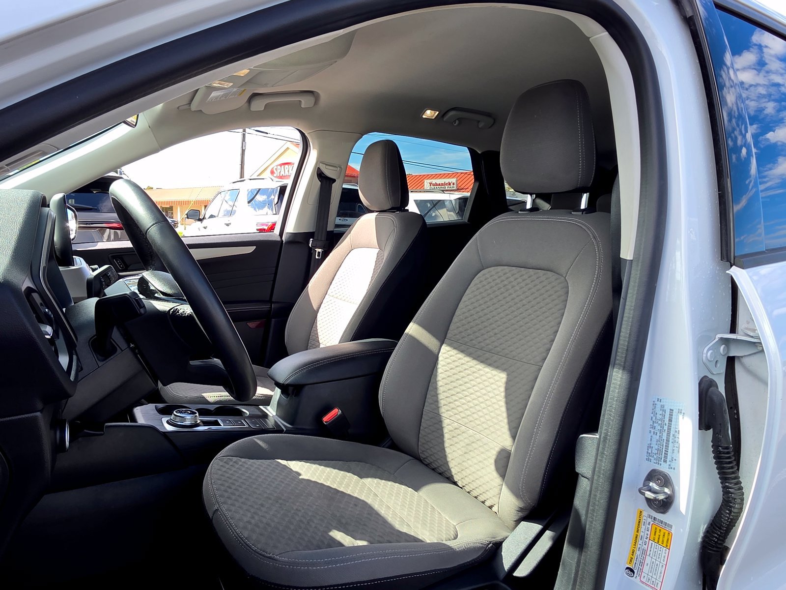 Used 2022 Ford Escape SE w/ SE Sport Appearance Package AWD/4WD image 13