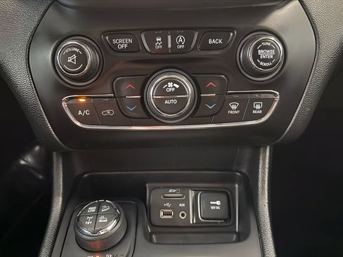 Used 2018 Jeep Cherokee Trailhawk w/ Quick Order Package 27L AWD/4WD image 24