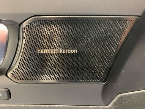 Used 2022 Volvo XC40 T5 R-Design w/ Climate Package image 13