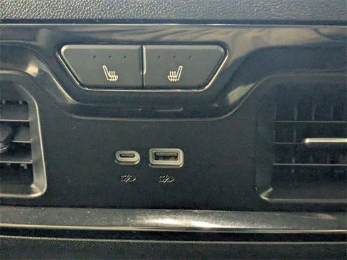 Used 2024 Chevrolet Silverado 2500 ZR2 w/ Technology Package image 27