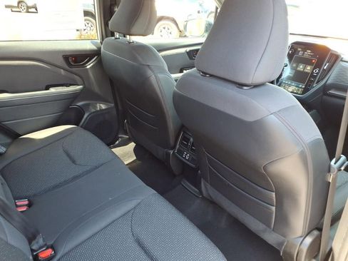 Used 2025 Subaru Forester Premium AWD/4WD image 21