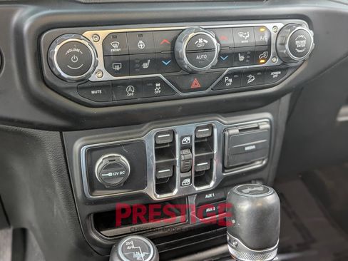 Used 2020 Jeep Wrangler Unlimited Sahara AWD/4WD image 27