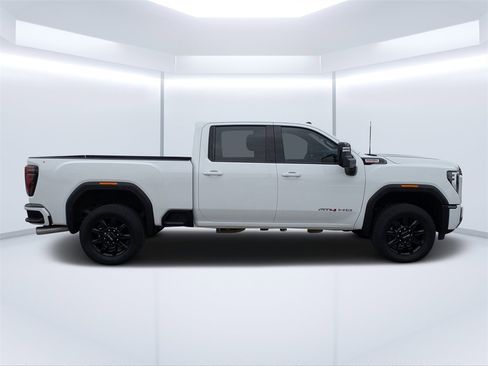 Used 2024 GMC Sierra 2500 AT4 w/ AT4 Preferred Package image 2