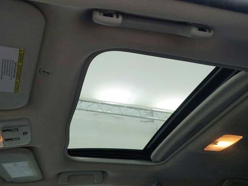 Used 2018 Toyota Corolla XSE image 15