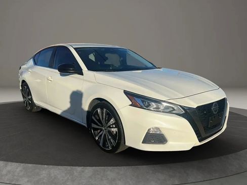 Used 2020 Nissan Altima 2.5 SR w/ Premium Package image 3