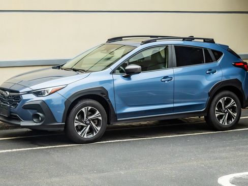 Used 2024 Subaru Crosstrek 2.0i Premium AWD/4WD image 3
