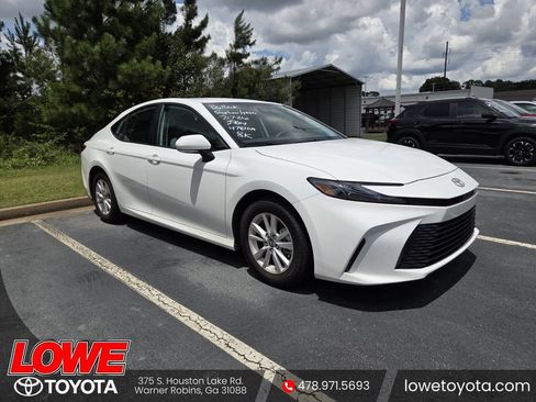 Used 2025 Toyota Camry LE FWD image 1