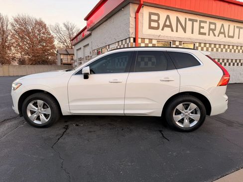 Used 2022 Volvo XC60 B5 Momentum AWD/4WD image 2