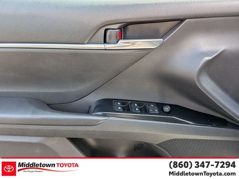 Used 2018 Toyota Camry SE w/ Moonroof Package FWD image 10