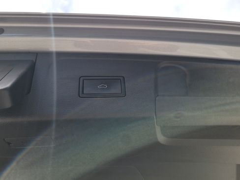 Used 2024 Volkswagen Atlas SE FWD image 17