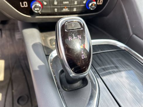 Used 2021 Buick Enclave Essence w/ Sound and Sites Package AWD/4WD image 33