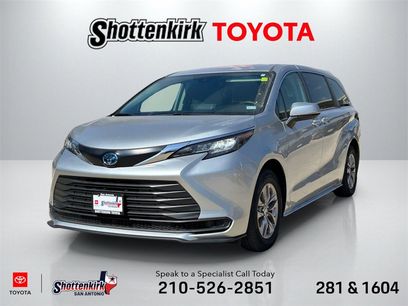 Certified 2022 Toyota Sienna LE