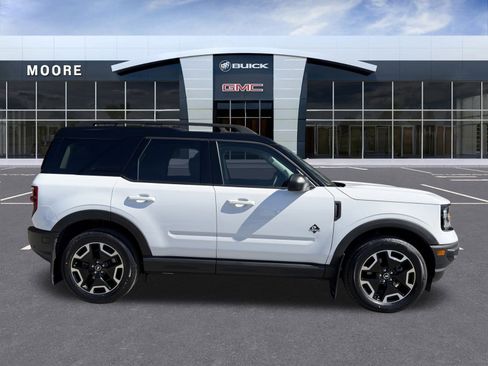 Used 2023 Ford Bronco Sport Outer Banks image 2