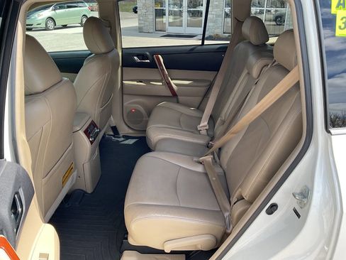 Used 2012 Toyota Highlander Limited w/ Tow Pkg AWD/4WD image 26