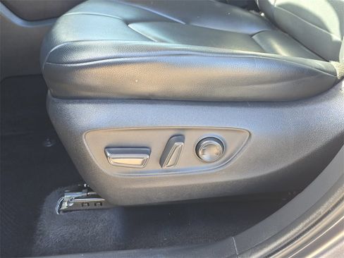 Used 2021 Toyota Highlander XLE image 24