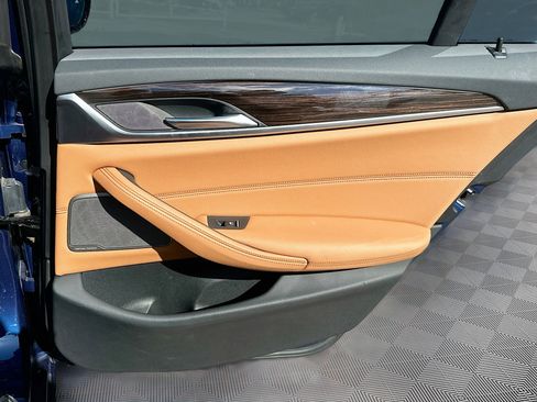 Used 2023 BMW 540i w/ Premium Package image 32